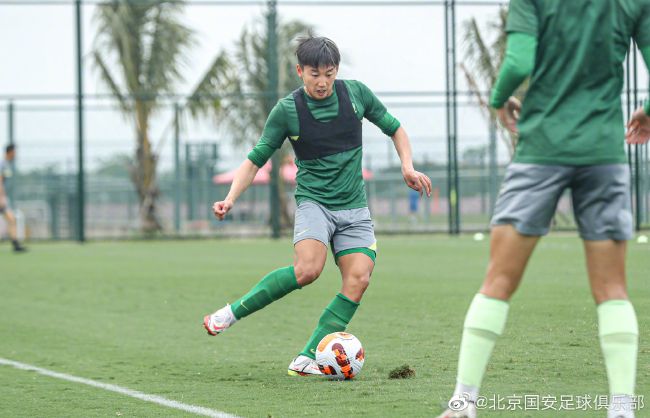 他的手指伸进去弄我高潮